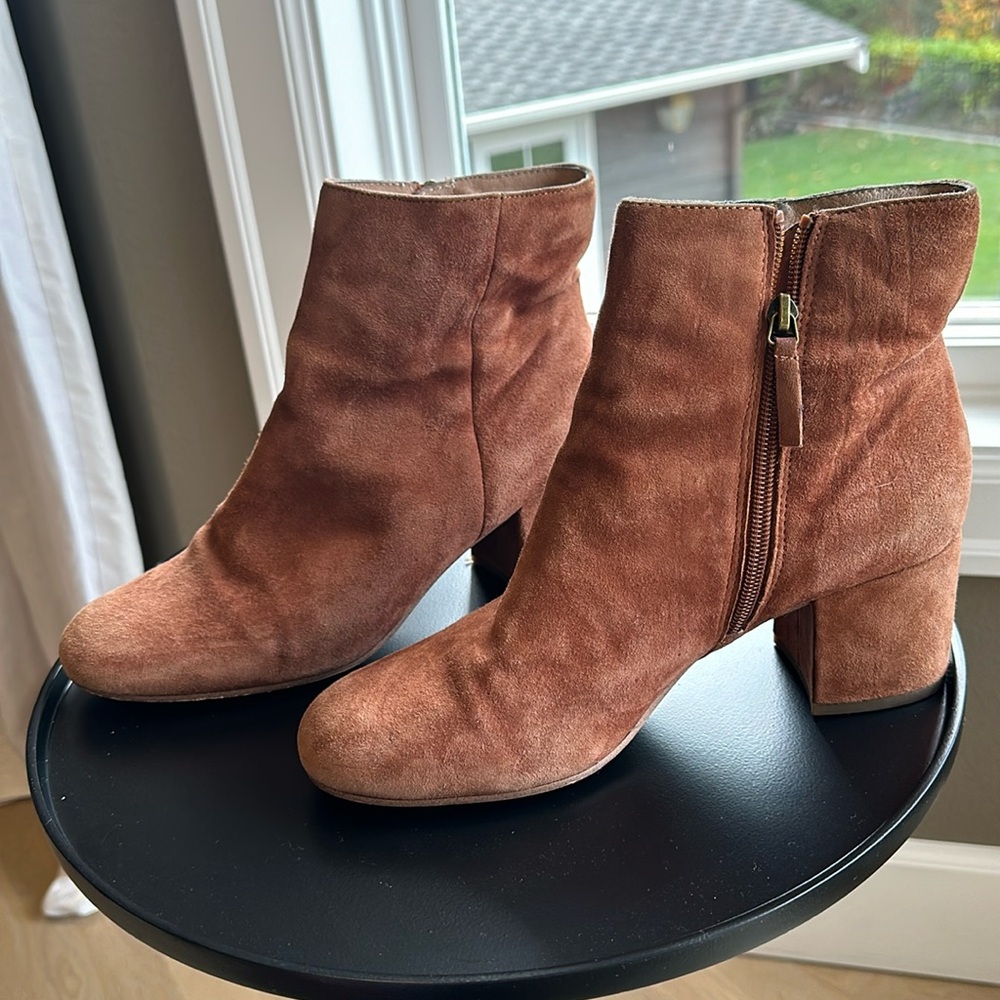 Brown suede block-heel bootie